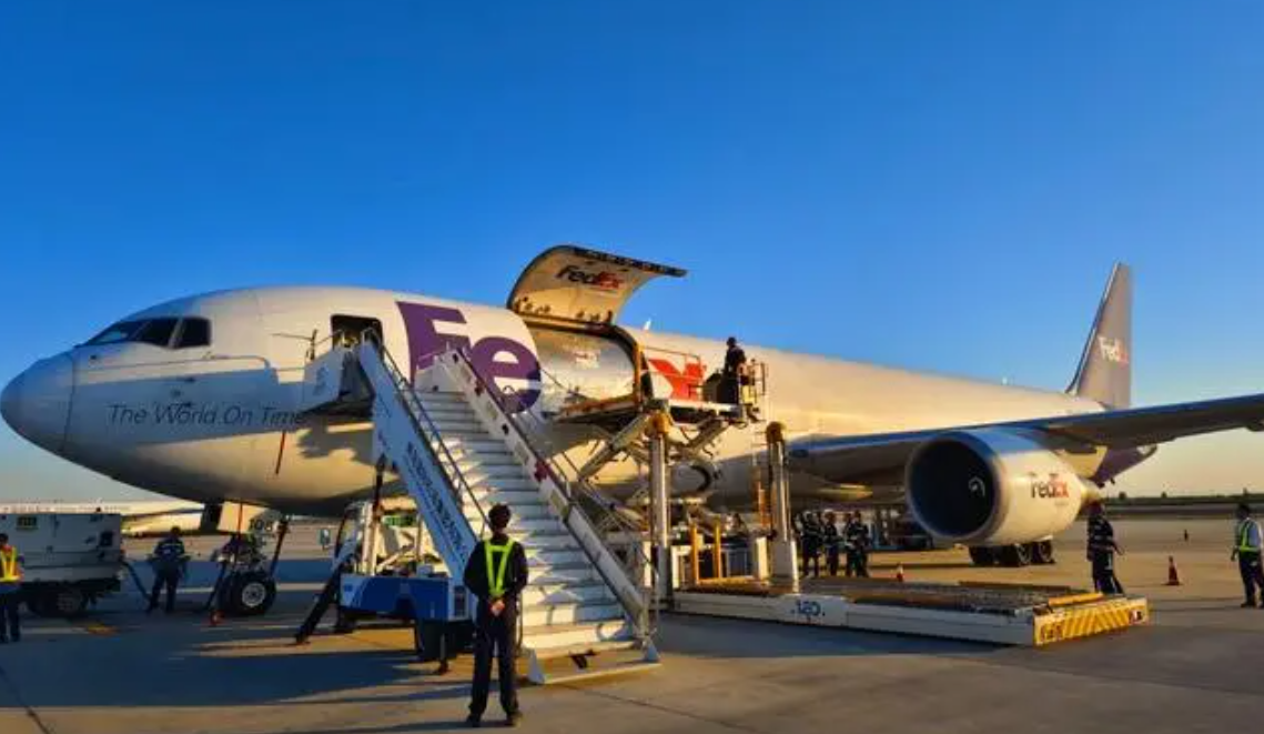 青岛机场开通首条第五航权货运航线 1 青岛机场开通首条第五航权货运航线