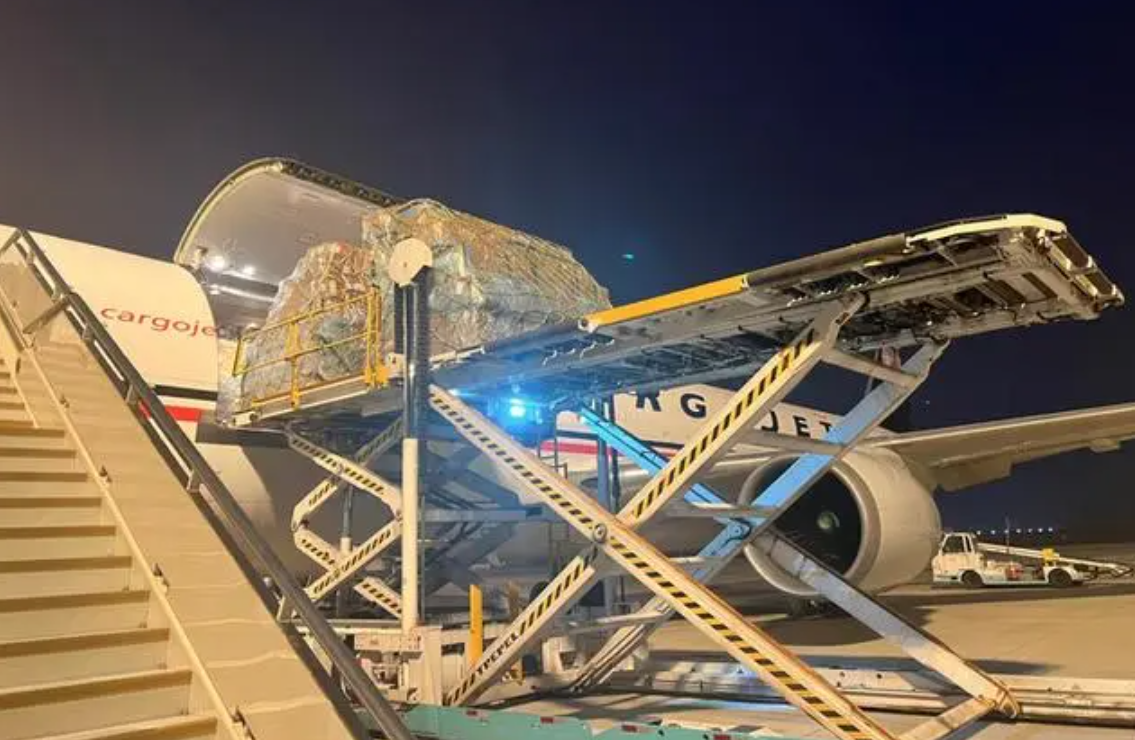 杭州机场开通首条加拿大货运航线