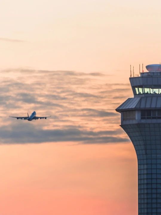 国际航协: 2024年航空公司盈利前景改善 净利润305亿美元