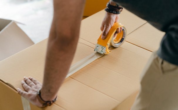 How Does Customs Clearance Work with a Hand Carry Company for Shipments from China?