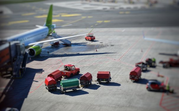 The Advantages of Hand Carry Courier Services