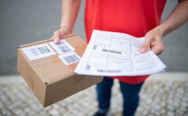 Time-Sensitive Deliveries Made Easy with Hand Carry Couriers