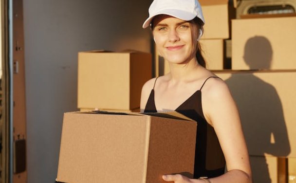 Swift, Secure, and Personal: Reasons to Opt for On Board Courier Service for Urgent Shipment