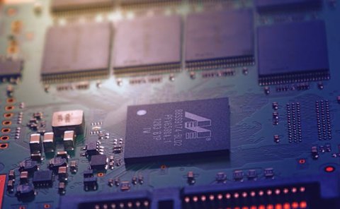 如何安全快速的把电子元器件运输到国外?佰越航服为您提供专业解决方案