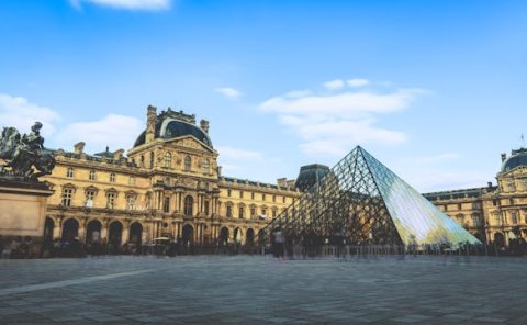 巴黎时装周倒计时：高定礼服如何实现12小时跨国极速救援？